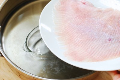 Học người Hàn cách làm món cá hấp thơm nức cực ngon - Ảnh 3