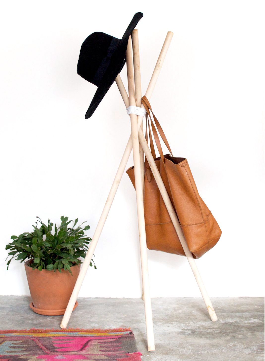 5 kiểu giá treo mũ vừa đa năng, vừa đẹp mắt mà ai cũng có thể làm được - Ảnh 2. 5 kiểu giá treo mũ vừa đa năng, vừa đẹp mắt mà ai cũng có thể làm được - Ảnh 2.