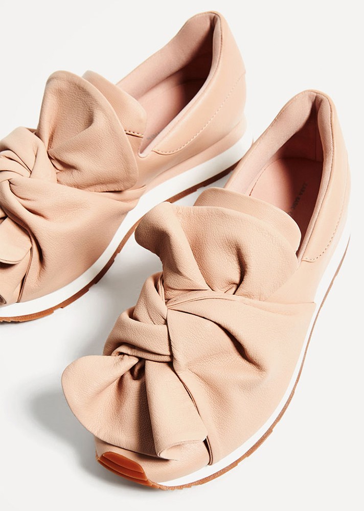 Xu hướng giày dép 2017: Thời đại của những thiết kế bánh bèo thắt nơ - Ảnh 14. Xu hướng giày dép 2017: Thời đại của những thiết kế bánh bèo thắt nơ - Ảnh 14.