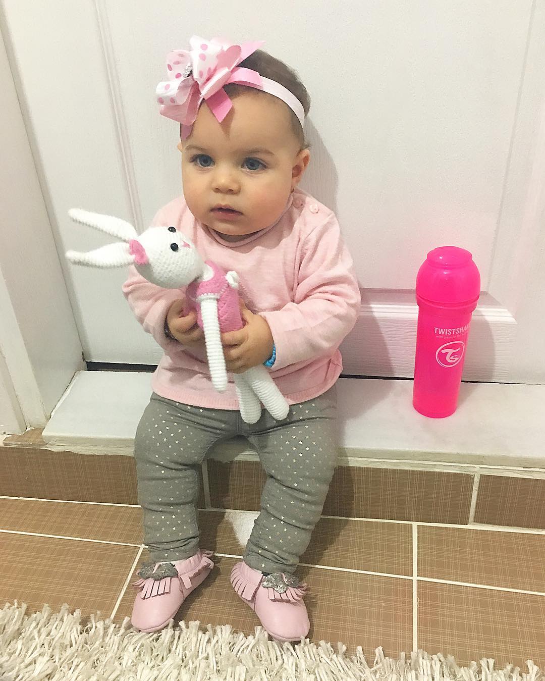 Đưa cho cô bé 9 tháng tuổi 1 hộp mứt và điều bất ngờ đã xảy ra - Ảnh 7. Đưa cho cô bé 9 tháng tuổi 1 hộp mứt và điều bất ngờ đã xảy ra - Ảnh 7.