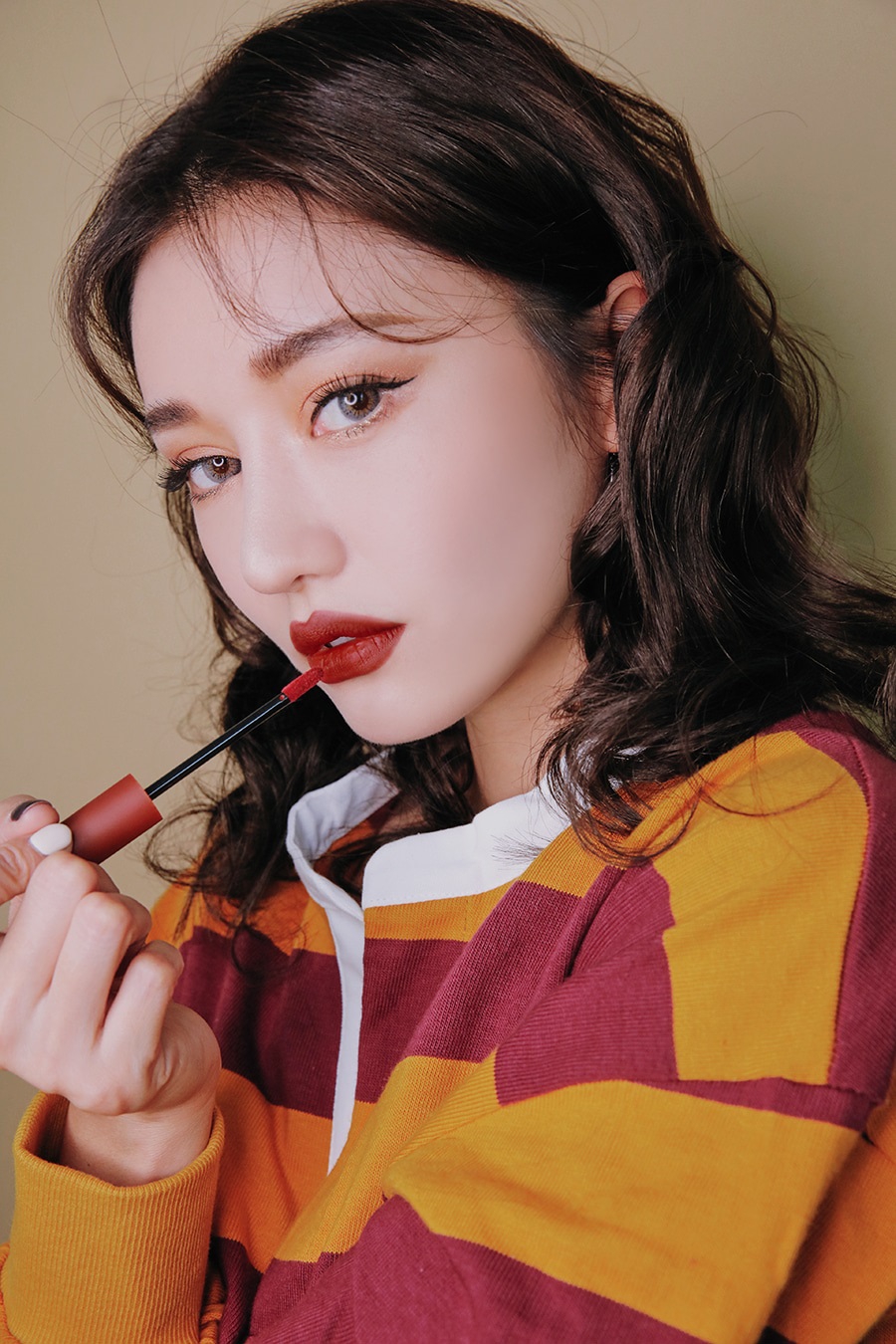 7 cây son trầm tuyệt đẹp: chọn đi làm cũng đẹp, mà đi chơi Halloween lại càng chất - Ảnh 4. 7 cây son trầm tuyệt đẹp: chọn đi làm cũng đẹp, mà đi chơi Halloween lại càng chất - Ảnh 4.