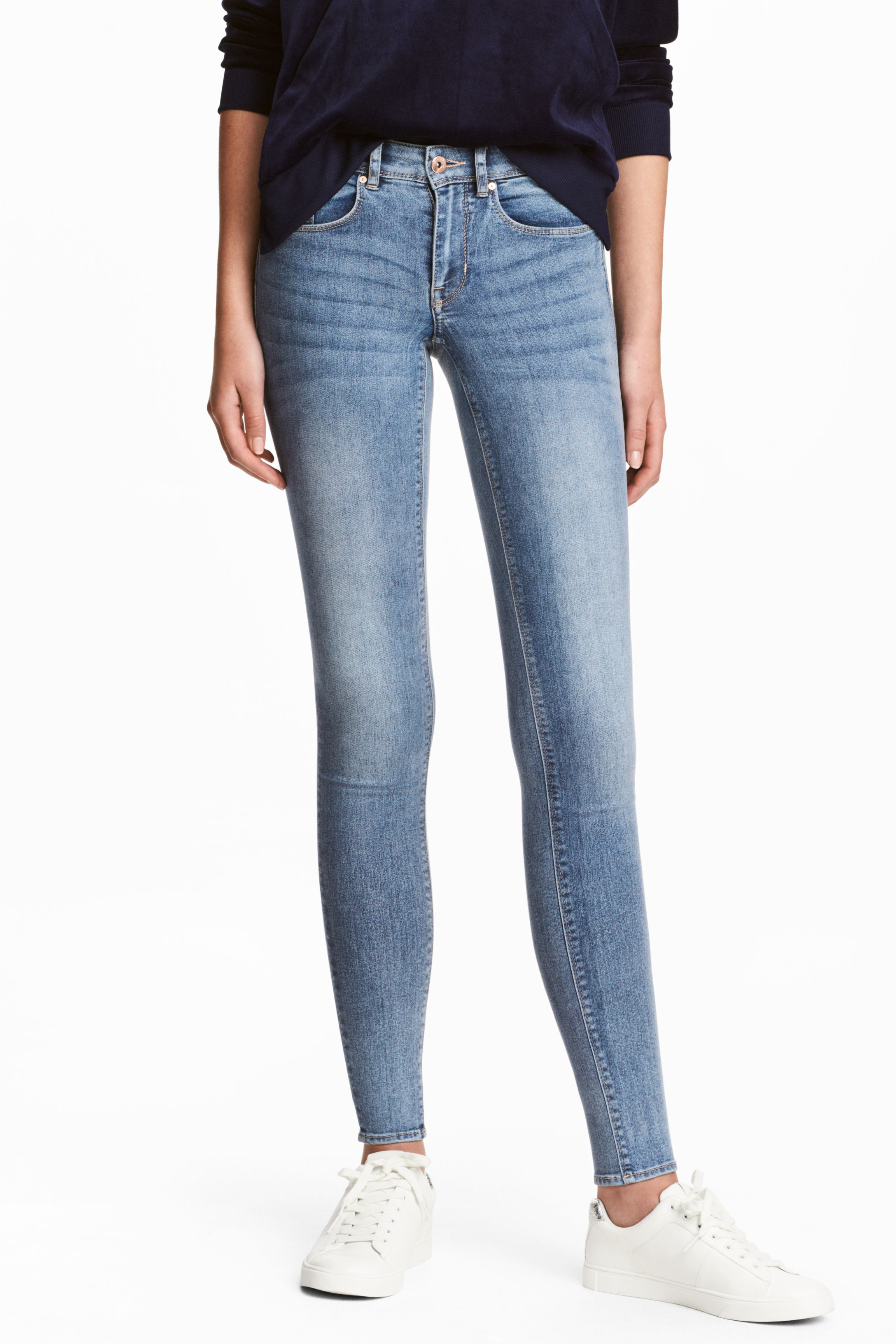 Loạt thương hiệu bình dân đã tung ra nhiều mẫu giày thể thao trắng cho các nàng tha hồ lựa chọn - Ảnh 8. Loạt thương hiệu bình dân đã tung ra nhiều mẫu giày thể thao trắng cho các nàng tha hồ lựa chọn - Ảnh 8.