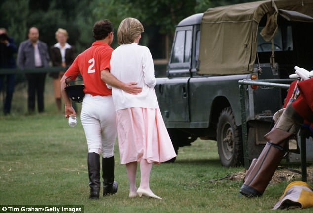 CHẤN ĐỘNG: Công nương Diana từng cắt cổ tay tự tử ngay sau đám cưới vài tuần vì ghen tuông với tình địch Camilla - Ảnh 4.
