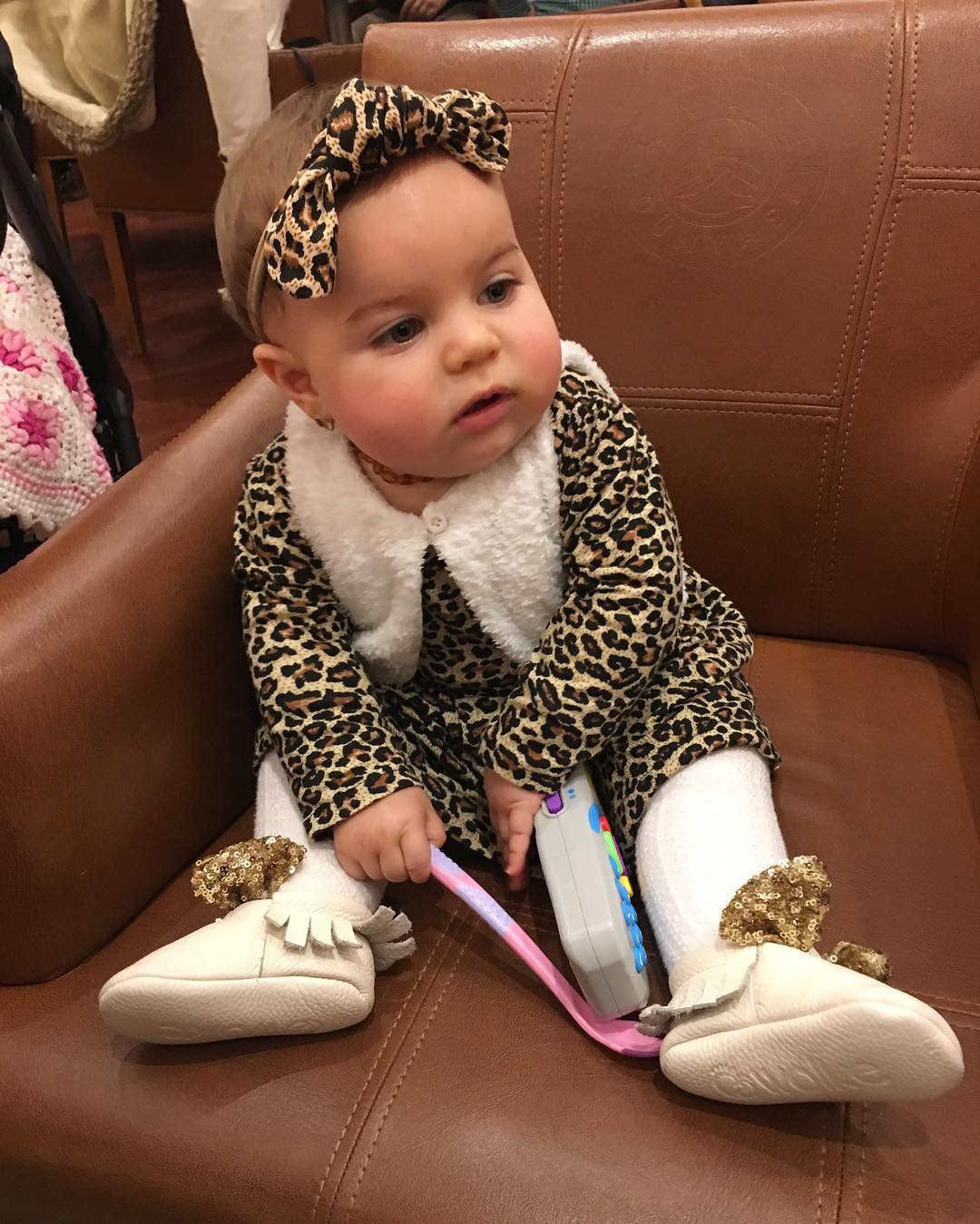 Đưa cho cô bé 9 tháng tuổi 1 hộp mứt và điều bất ngờ đã xảy ra - Ảnh 6. Đưa cho cô bé 9 tháng tuổi 1 hộp mứt và điều bất ngờ đã xảy ra - Ảnh 6.