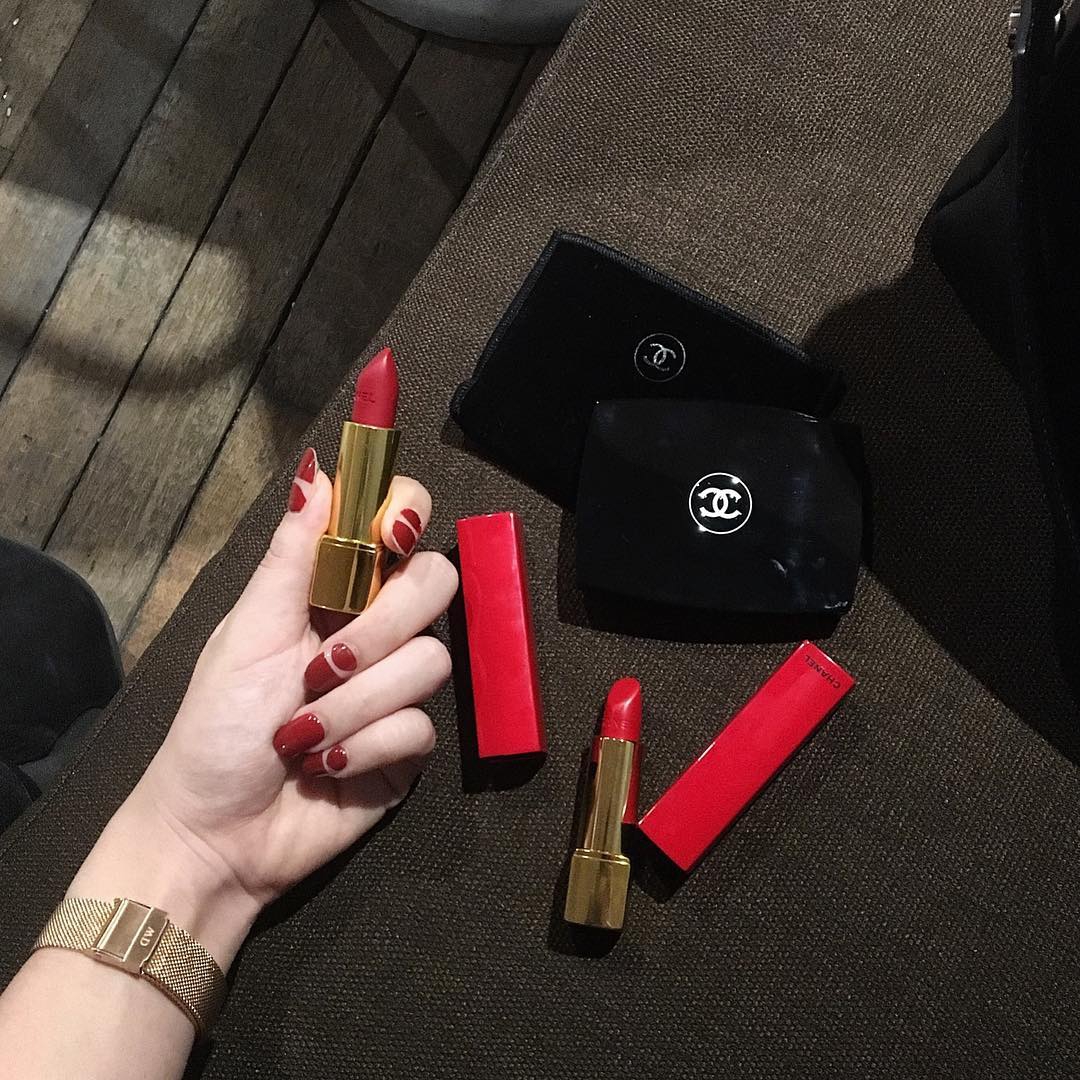 7 cây son trầm tuyệt đẹp: chọn đi làm cũng đẹp, mà đi chơi Halloween lại càng chất - Ảnh 5. 7 cây son trầm tuyệt đẹp: chọn đi làm cũng đẹp, mà đi chơi Halloween lại càng chất - Ảnh 5.