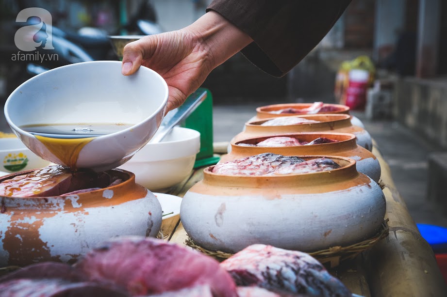 Về làng Vũ Đại giáp Tết, thưởng thức món cá kho đắt gấp trăm lần bình thường mà vẫn cháy hàng - Ảnh 8. Về làng Vũ Đại giáp Tết, thưởng thức món cá kho đắt gấp trăm lần bình thường mà vẫn cháy hàng - Ảnh 8.