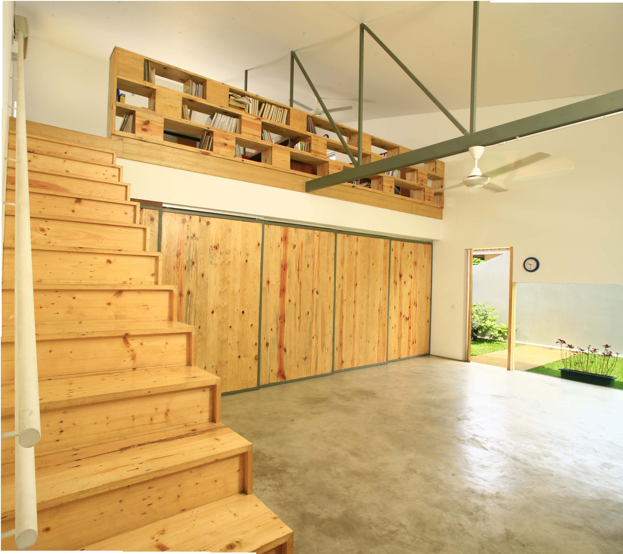 Giữa một khu vực dân cư đông đúc, vẫn có ngôi trường mầm non thoáng rộng và đầy cỏ xanh - Ảnh 8. Giữa một khu vực dân cư đông đúc, vẫn có ngôi trường mầm non thoáng rộng và đầy cỏ xanh - Ảnh 8.