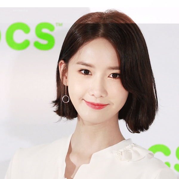 Từ khi cắt tóc ngắn, Yoona mặc đồ điệu đà cũng đẹp mà cá tính cũng xinh - Ảnh 1. Từ khi cắt tóc ngắn, Yoona mặc đồ điệu đà cũng đẹp mà cá tính cũng xinh - Ảnh 1.