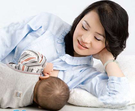 Quan niệm sai lầm khi chăm sóc mẹ và bé sau sinh cần thay đổi ngay - Ảnh 2.