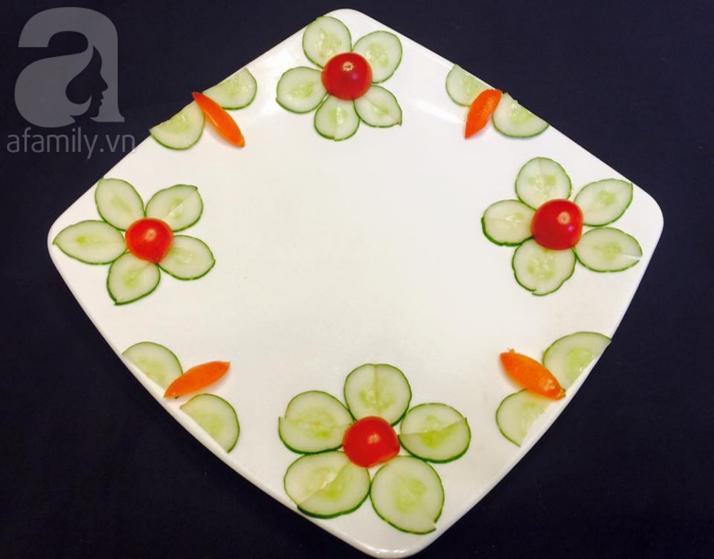 Chỉ với cà chua và dưa chuột bạn đã có thể trang trí đĩa ăn cực bắt mắt - Ảnh 8. Chỉ với cà chua và dưa chuột bạn đã có thể trang trí đĩa ăn cực bắt mắt - Ảnh 8.
