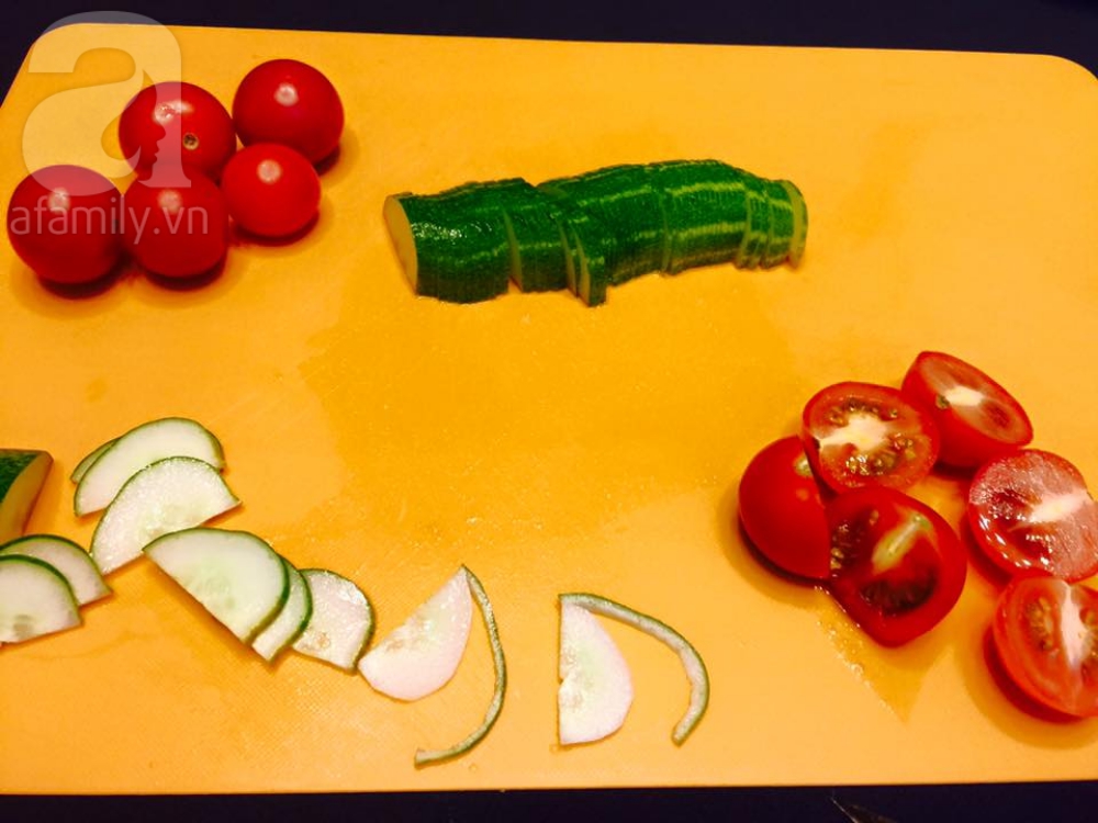 Chỉ với cà chua và dưa chuột bạn đã có thể trang trí đĩa ăn cực bắt mắt - Ảnh 2. Chỉ với cà chua và dưa chuột bạn đã có thể trang trí đĩa ăn cực bắt mắt - Ảnh 2.