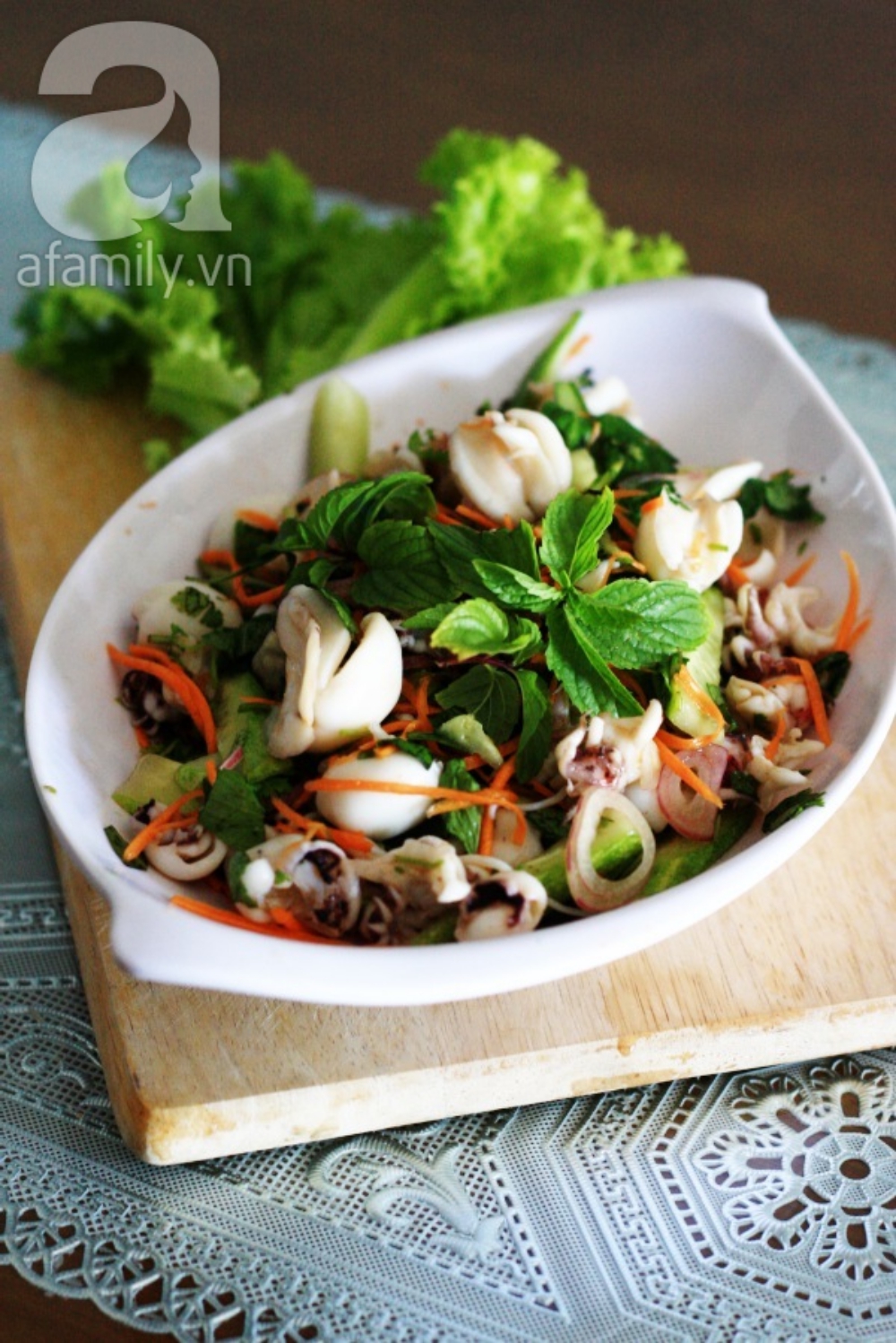 Mùa hè nhất thiết chẳng thể bỏ quá món gỏi mực mát ngon lại bổ dưỡng - Ảnh 8. Mùa hè nhất thiết không được bỏ qua món gỏi mực mát ngon lại tẩm bổ - Ảnh 8.