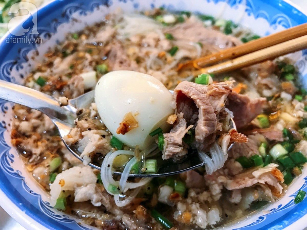 Ngày rả rích mưa, đừng quên ghé quán hủ tiếu Nam Vang của người con gái Campuchia 45 năm gắn bó với Sài Gòn - Ảnh 13. Ngày rả rích mưa, đừng quên ghé quán hủ tiếu Nam Vang của người con gái Campuchia 45 năm gắn bó với Sài Gòn - Ảnh 13.