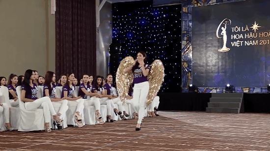 Thí sinh HHHV Việt Nam 2017 còn đeo cánh thiên thần trình diễn catwalk hệt như Victoria s Secret - Ảnh 4.