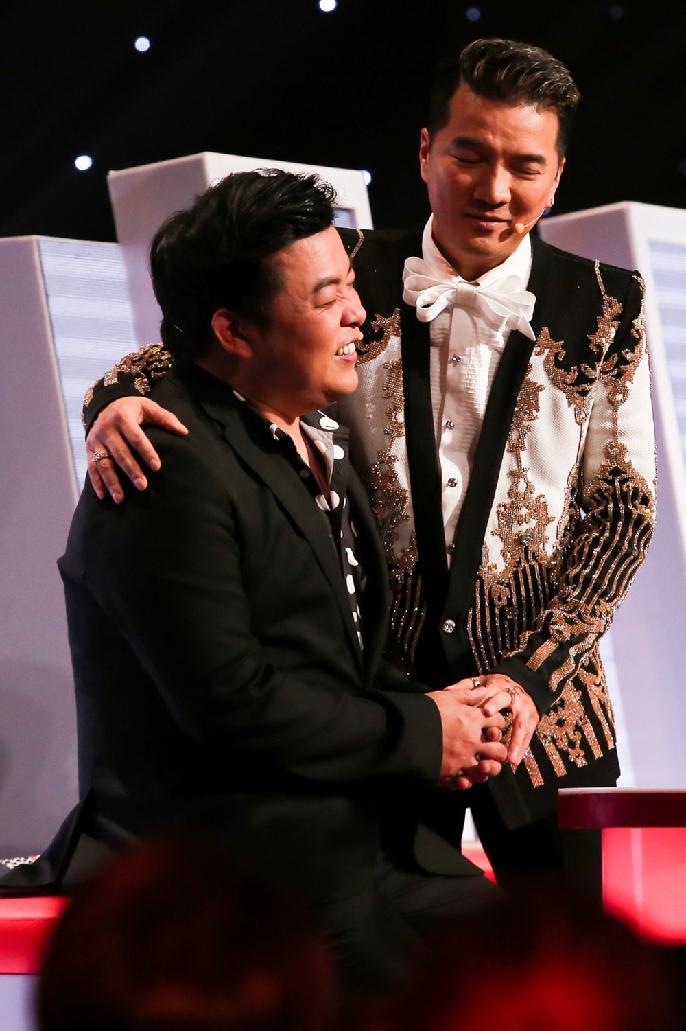 Quang Lê của Thần tượng Bolero: Mình thích thì mình để người ta ăn hiếp thôi! - Ảnh 4. Quang Lê của Thần tượng Bolero: Mình thích thì mình để người ta ăn hiếp thôi! - Ảnh 4.