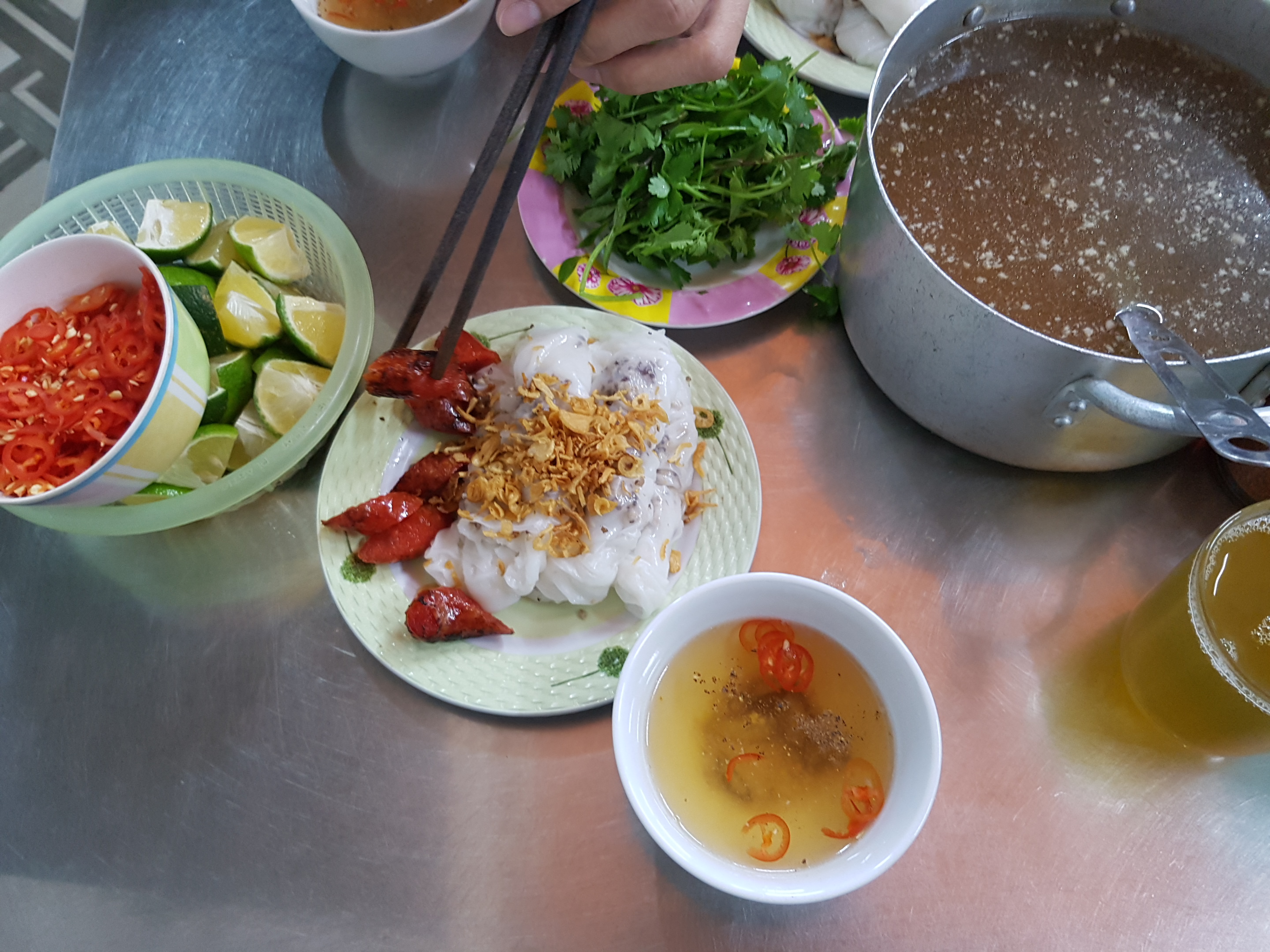 6 quán ăn bình dân mà ngon miễn bàn ở khu phố Hàng Nón - Hàng Lược - Ảnh 21. 6 quán ăn bình dân mà ngon miễn bàn ở khu phố Hàng Nón - Hàng Lược - Ảnh 21.