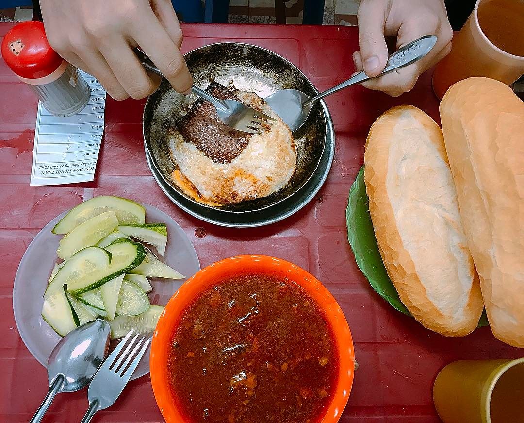 7 quán bánh mì bình dân mà ngon tê lưỡi của Hà Nội - Ảnh 28. 7 quán bánh mì bình dân mà ngon tê lưỡi của Hà Nội - Ảnh 28.