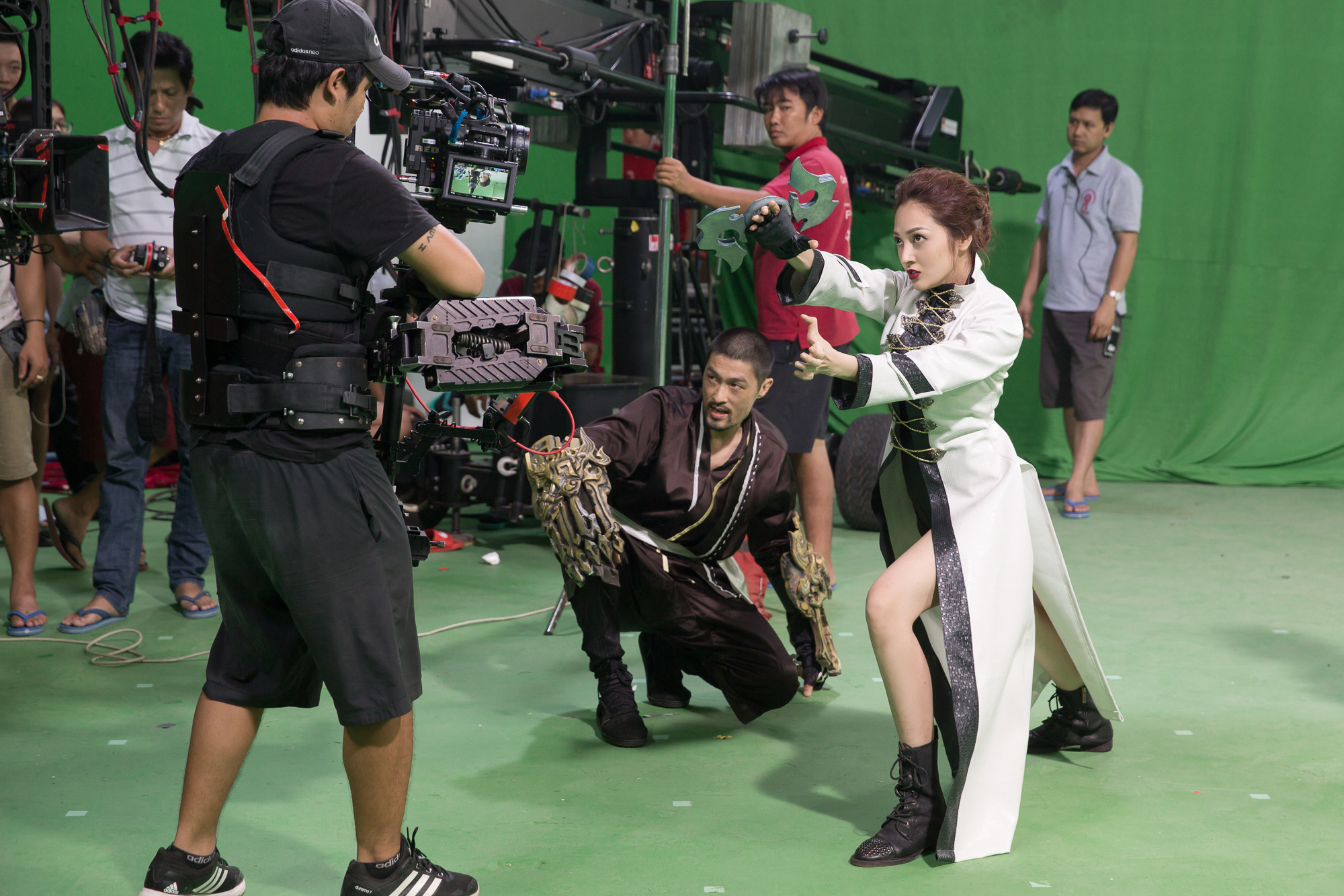 Bảo Anh hóa đả nữ ngổ ngáo, Ngô Thanh Vân xăm trổ đầy mình - Ảnh 6. Bảo Anh hóa đả nữ ngổ ngáo, Ngô Thanh Vân xăm trổ đầy mình - Ảnh 6.