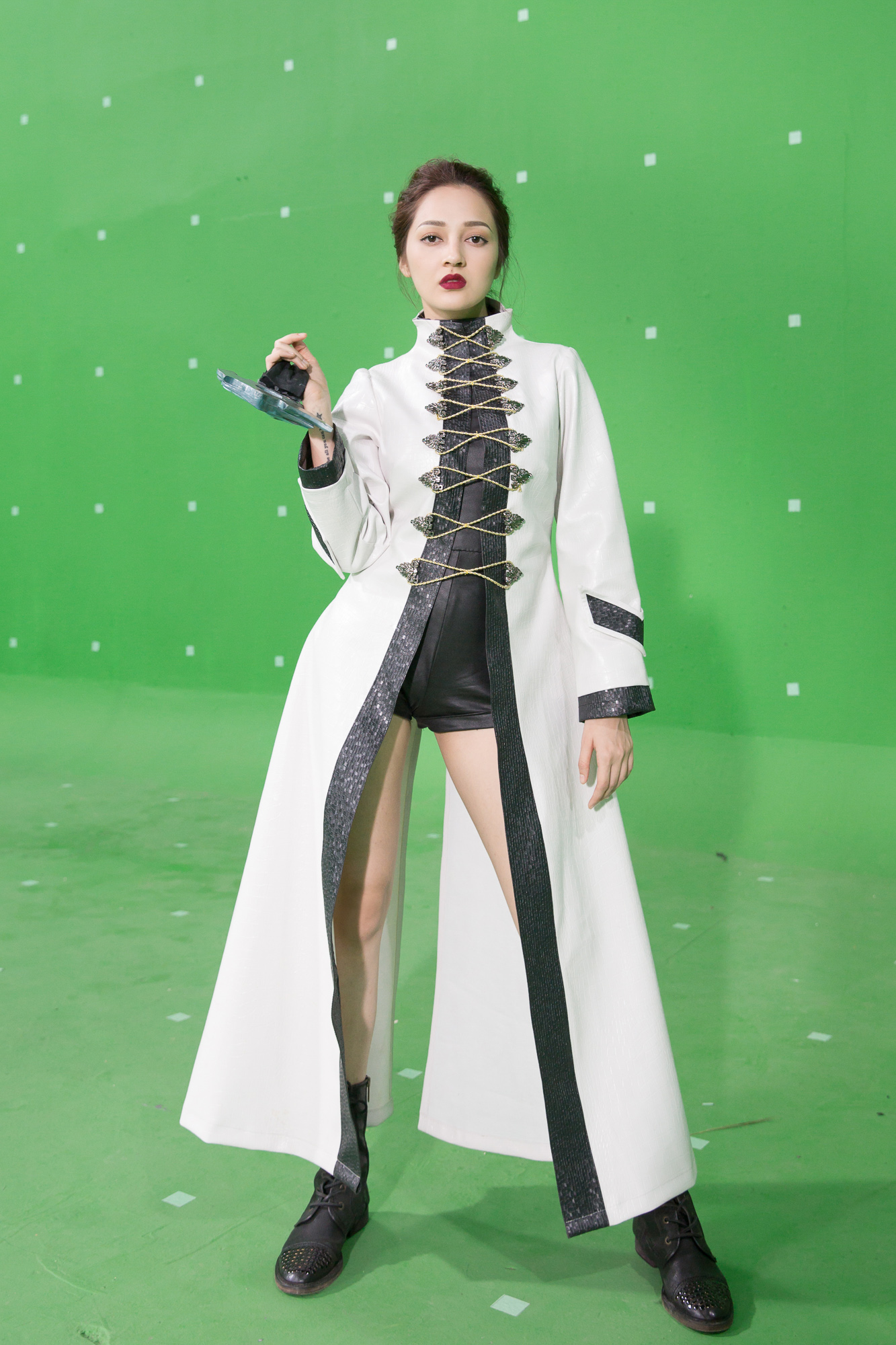 Bảo Anh hóa đả nữ ngổ ngáo, Ngô Thanh Vân xăm trổ đầy mình - Ảnh 3. Bảo Anh hóa đả nữ ngổ ngáo, Ngô Thanh Vân xăm trổ đầy mình - Ảnh 3.