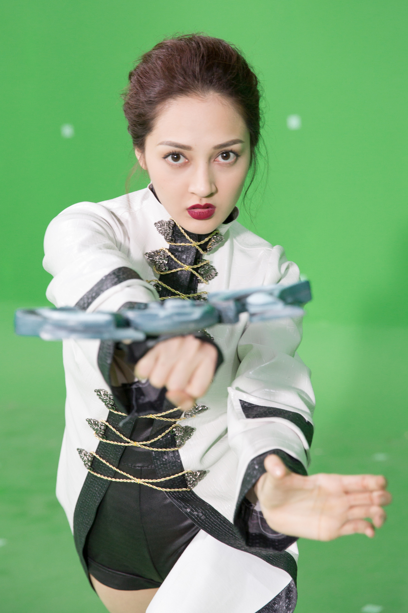 Bảo Anh hóa đả nữ ngổ ngáo, Ngô Thanh Vân xăm trổ đầy mình - Ảnh 4. Bảo Anh hóa đả nữ ngổ ngáo, Ngô Thanh Vân xăm trổ đầy mình - Ảnh 4.