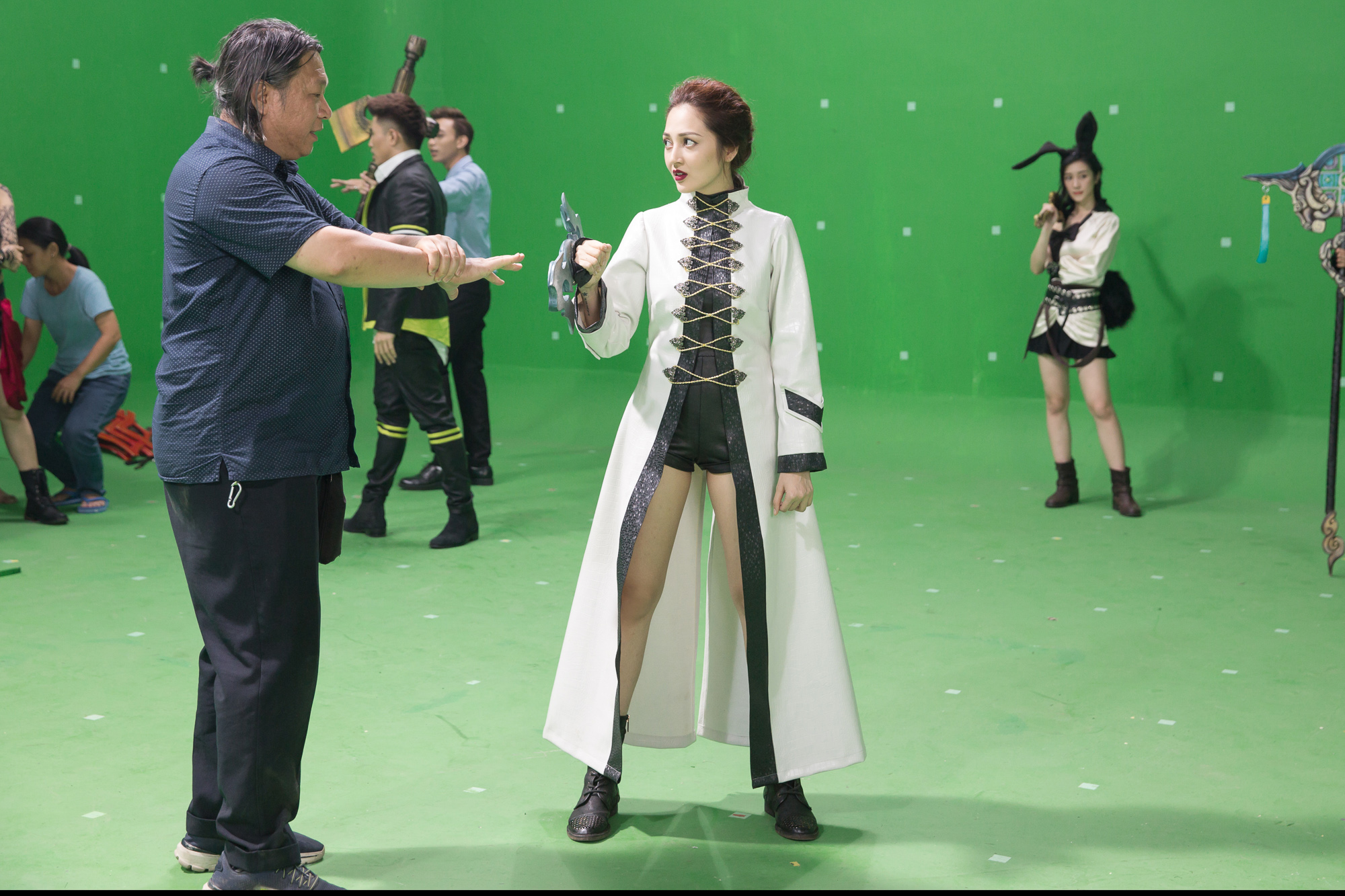 Bảo Anh hóa đả nữ ngổ ngáo, Ngô Thanh Vân xăm trổ đầy mình - Ảnh 2. Bảo Anh hóa đả nữ ngổ ngáo, Ngô Thanh Vân xăm trổ đầy mình - Ảnh 2.