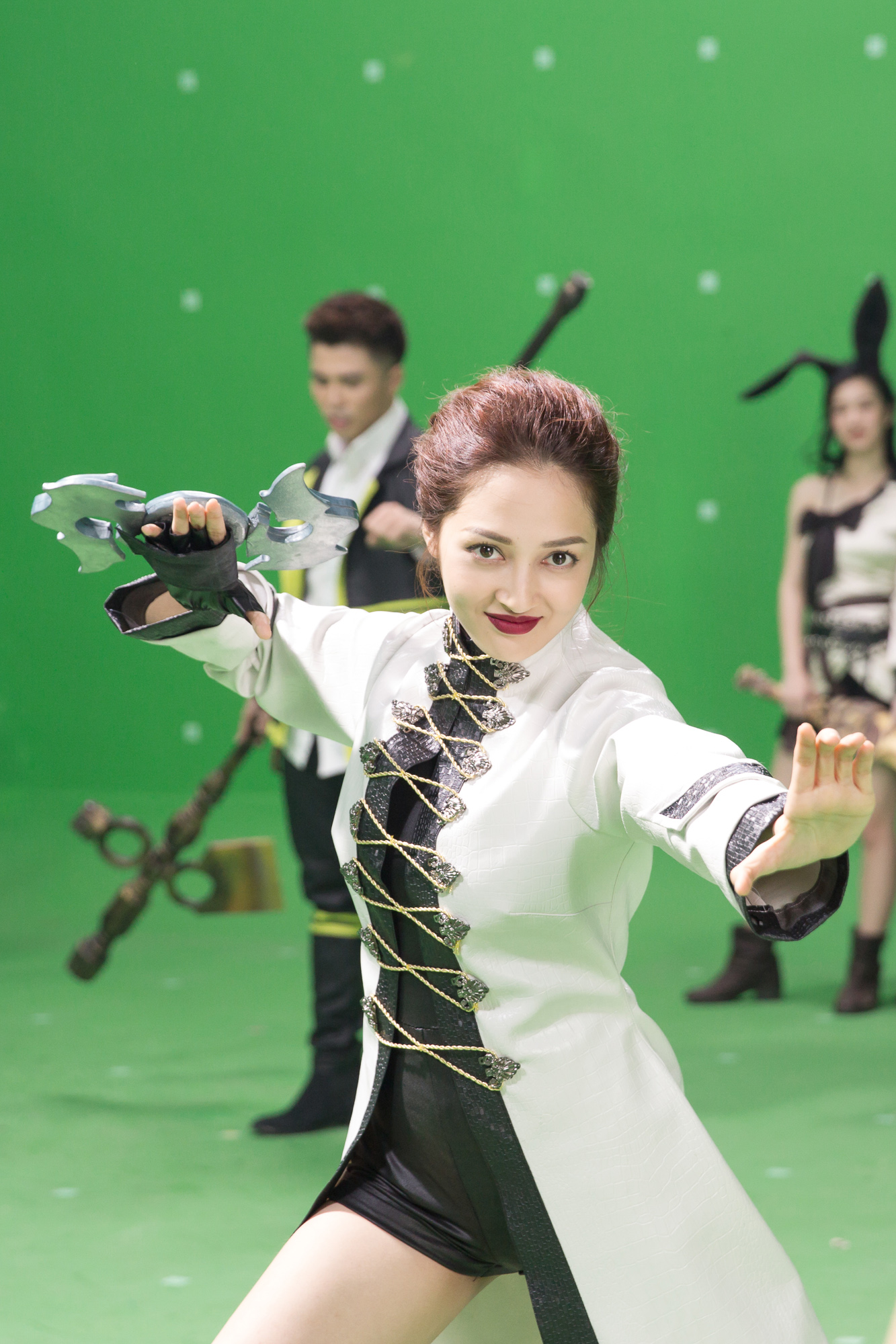 Bảo Anh hóa đả nữ ngổ ngáo, Ngô Thanh Vân xăm trổ đầy mình - Ảnh 5. Bảo Anh hóa đả nữ ngổ ngáo, Ngô Thanh Vân xăm trổ đầy mình - Ảnh 5.