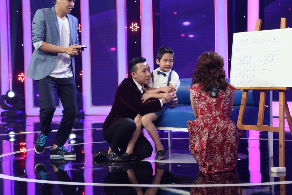 Ai cũng choáng váng trước tài tính toán phi thường của cậu bé 6 tuổi - Ảnh 5. Ai cũng choáng váng trước tài tính toán phi thường của cậu bé 6 tuổi - Ảnh 5.