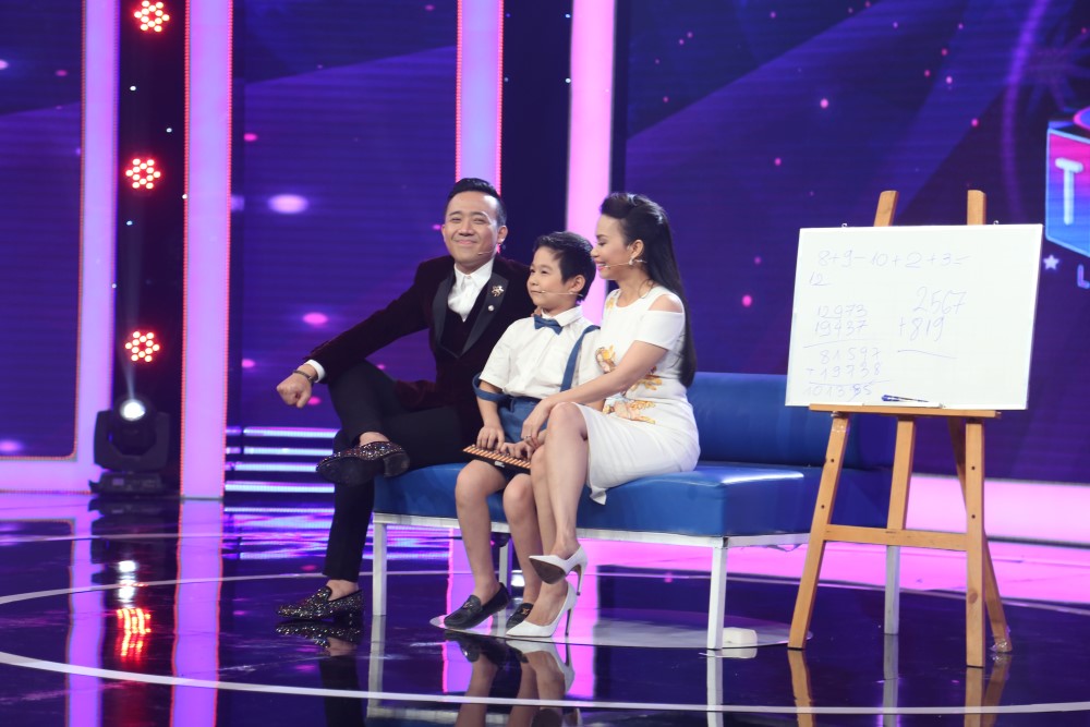 Ai cũng choáng váng trước tài tính toán phi thường của cậu bé 6 tuổi - Ảnh 6. Ai cũng choáng váng trước tài tính toán phi thường của cậu bé 6 tuổi - Ảnh 6.