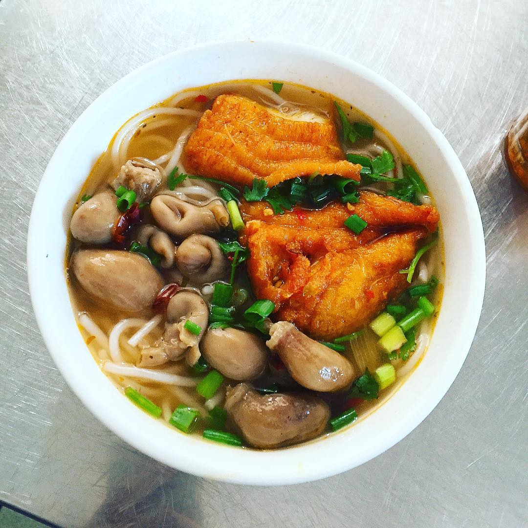 Đi từ Bắc đến Nam nếm 6 biến tấu bún cá, bánh đa cá ngon tê lưỡi - Ảnh 2. Đi từ Bắc đến Nam nếm 6 biến tấu bún cá, bánh đa cá ngon tê lưỡi - Ảnh 2.