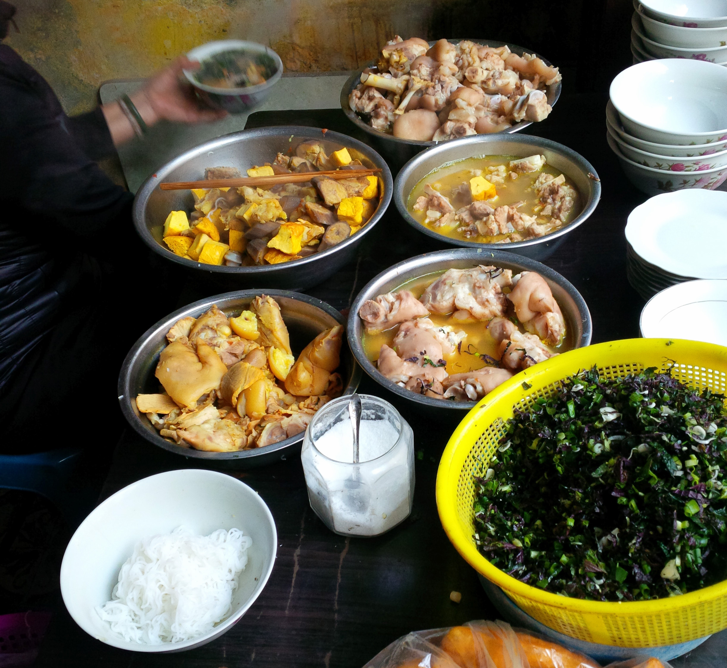 Cầu Gỗ - con phố dù sáng, trưa hay tối muộn đều đầy ắp món ngon - Ảnh 8. Cầu Gỗ - con phố dù sáng, trưa hay tối muộn đều đầy ắp món ngon - Ảnh 8.