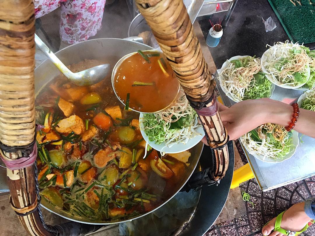 8 quán ăn nhìn tuềnh toàng nhưng ai thử một lần cũng gật gù đáng đồng tiền bát gạo - Ảnh 16. 8 quán ăn nhìn tuềnh toàng nhưng ai thử một lần cũng gật gù đáng đồng tiền bát gạo - Ảnh 16.