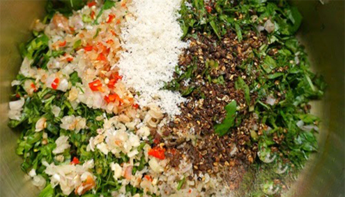 Bắp cải cuộn nhót xanh chấm chẩm chéo - món ăn chỉ nghĩ đã ứa nước miếng - Ảnh 4. Bắp cải cuộn nhót xanh chấm chẩm chéo - món ăn chỉ nghĩ đã ứa nước miếng - Ảnh 4.