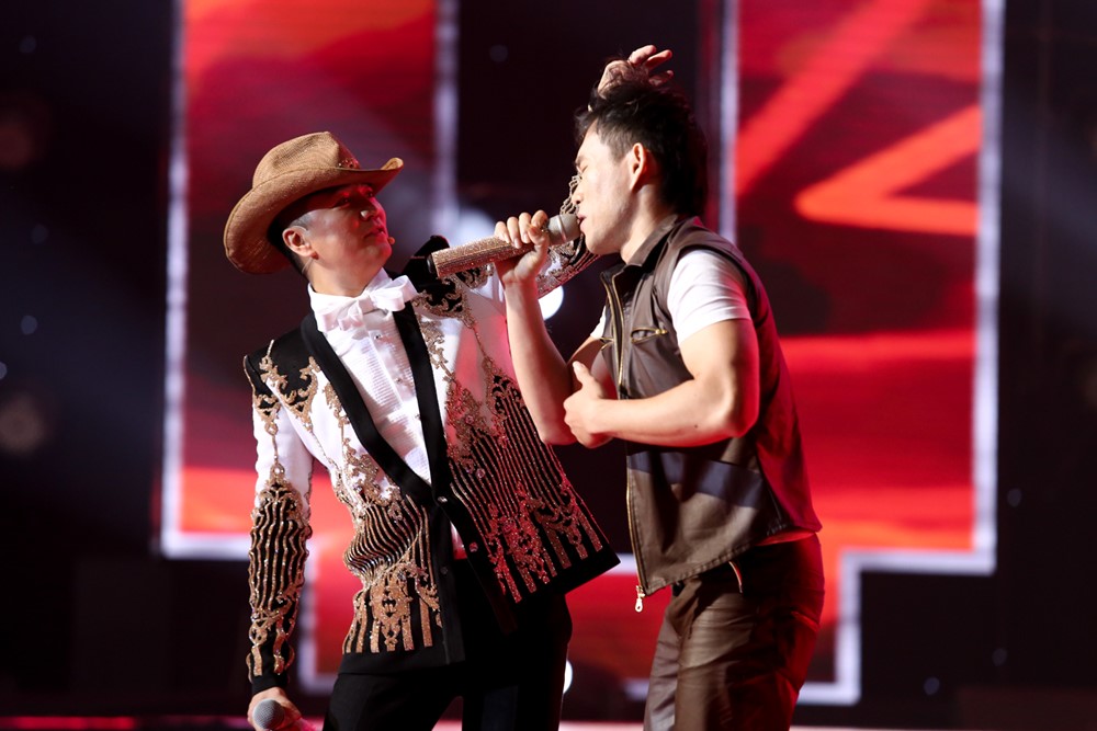 Xuất hiện mỹ nam giống hệt Quang Dũng khiến chị em chao đảo - Ảnh 24. Xuất hiện mỹ nam giống hệt Quang Dũng khiến chị em chao đảo - Ảnh 24.