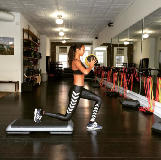 Thiên thần da đen sexy nhất hành tinh Cindy Bruna đã làm cách này để sở hữu bụng phẳng, giữ dáng đẹp nuột nà - Ảnh 12. Thiên thần da đen sexy nhất hành tinh Cindy Bruna đã làm cách này để sở hữu bụng phẳng, giữ dáng đẹp nuột nà - Ảnh 12.