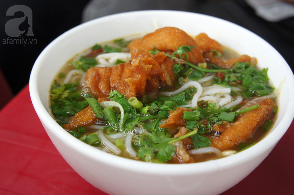 Đi từ Bắc đến Nam nếm 6 biến tấu bún cá, bánh đa cá ngon tê lưỡi - Ảnh 1. Đi từ Bắc đến Nam nếm 6 biến tấu bún cá, bánh đa cá ngon tê lưỡi - Ảnh 1.