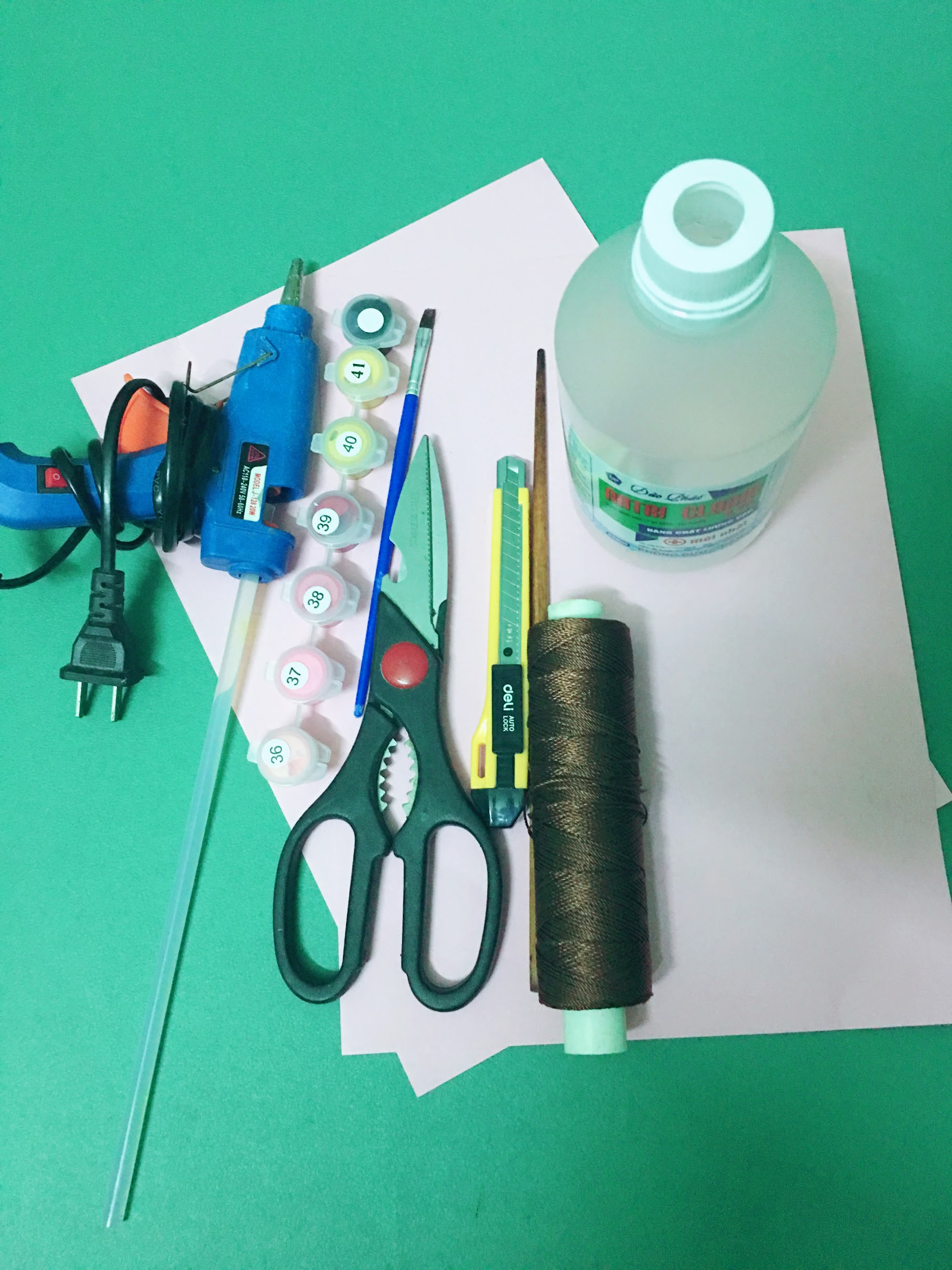 3 bước đơn giản tận dụng chai nhựa: Có ngay đèn Trung thu cho bé ngộ nghĩnh, độc đáo khiến con tự hào - Ảnh 1. 3 bước đơn giản tận dụng chai nhựa: Có ngay đèn Trung thu cho bé ngộ nghĩnh, độc đáo khiến con tự hào - Ảnh 1.