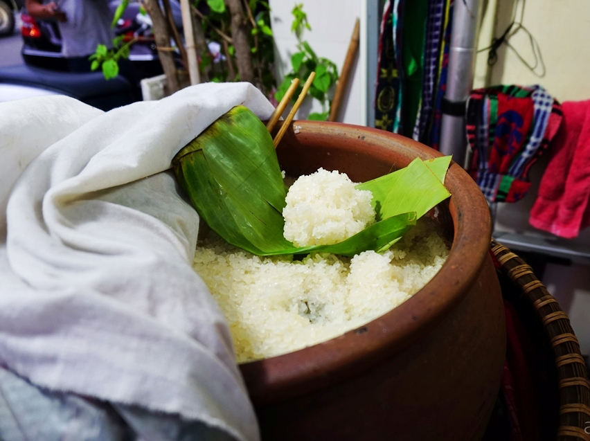 Cầu Gỗ - con phố dù sáng, trưa hay tối muộn đều đầy ắp món ngon - Ảnh 2. Cầu Gỗ - con phố dù sáng, trưa hay tối muộn đều đầy ắp món ngon - Ảnh 2.