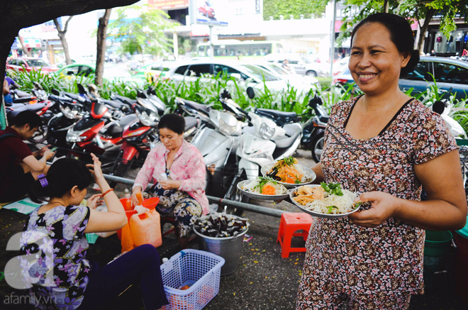 Chuyện về dì Sáu bán gỏi khô bò ở công viên Lê Văn Tám: 50 năm bán buôn, cứu cả gia đình thoát nghèo - Ảnh 12.