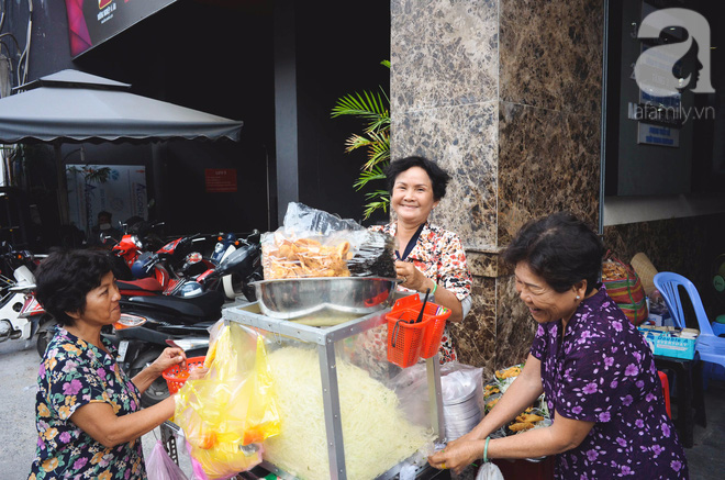 Chuyện về dì Sáu bán gỏi khô bò ở công viên Lê Văn Tám: 50 năm bán buôn, cứu cả gia đình thoát nghèo - Ảnh 11.