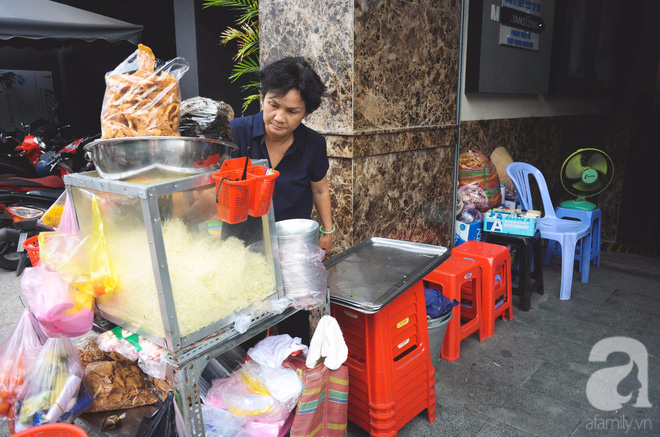 Chuyện về dì Sáu bán gỏi khô bò ở công viên Lê Văn Tám: 50 năm bán buôn, cứu cả gia đình thoát nghèo - Ảnh 5.