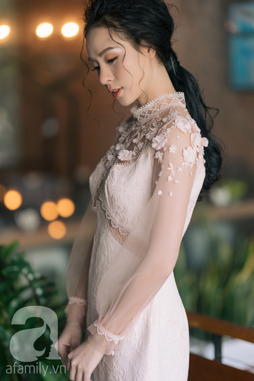 Chọn đồ ren thật chuẩn đi dự đám cưới để vừa thu hút, mà không nổi hơn cô dâu - Ảnh 2. Chọn đồ ren thật chuẩn đi dự đám cưới để vừa thu hút, mà không nổi hơn cô dâu - Ảnh 2.