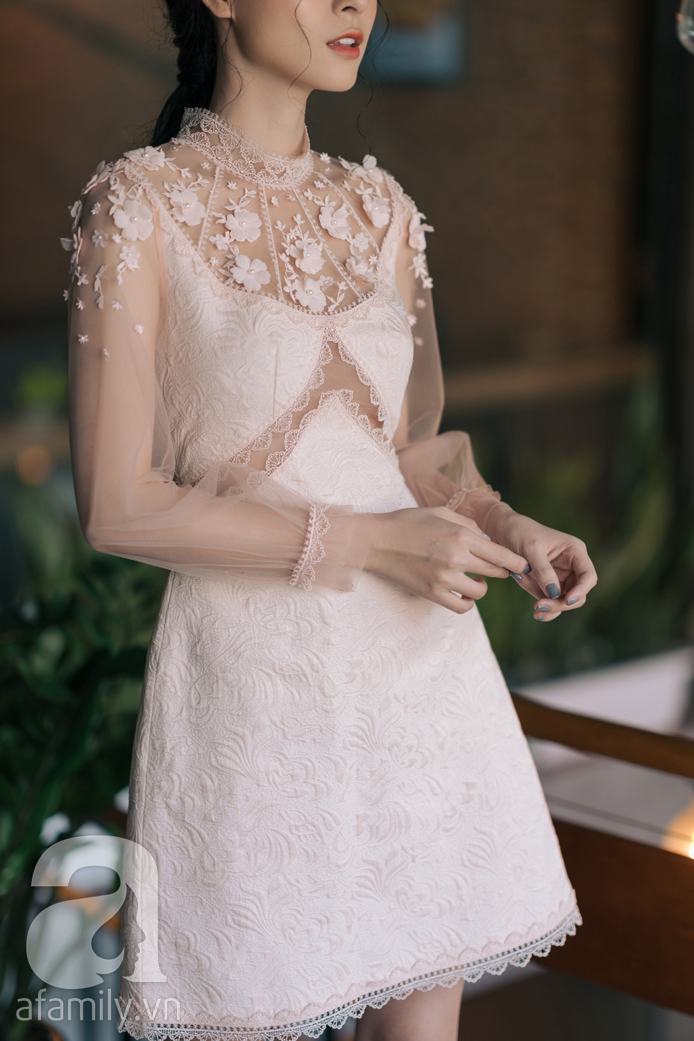 Chọn đồ ren thật chuẩn đi dự đám cưới để vừa thu hút, mà không nổi hơn cô dâu - Ảnh 3. Chọn đồ ren thật chuẩn đi dự đám cưới để vừa thu hút, mà không nổi hơn cô dâu - Ảnh 3.