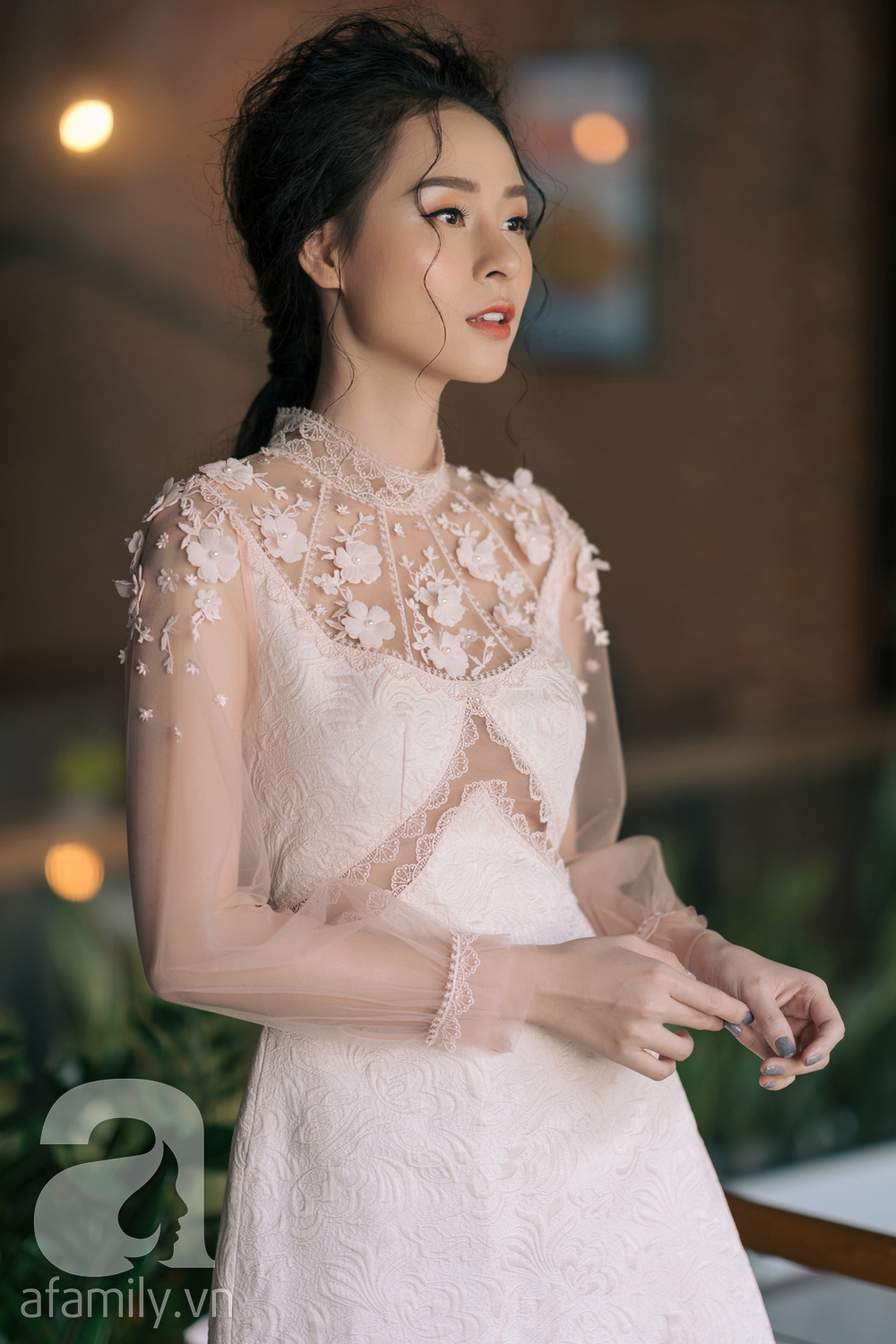 Chọn đồ ren thật chuẩn đi dự đám cưới để vừa thu hút, mà không nổi hơn cô dâu - Ảnh 4. Chọn đồ ren thật chuẩn đi dự đám cưới để vừa thu hút, mà không nổi hơn cô dâu - Ảnh 4.