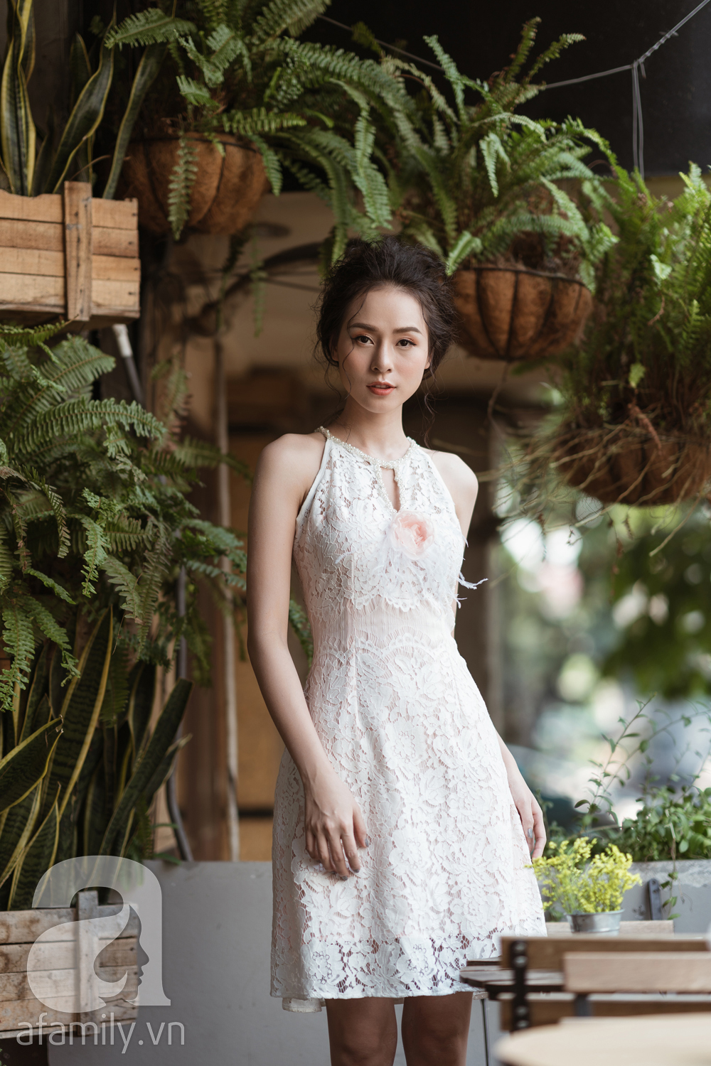 Chọn đồ ren thật chuẩn đi dự đám cưới để vừa thu hút, mà không nổi hơn cô dâu - Ảnh 10. Chọn đồ ren thật chuẩn đi dự đám cưới để vừa thu hút, mà không nổi hơn cô dâu - Ảnh 10.