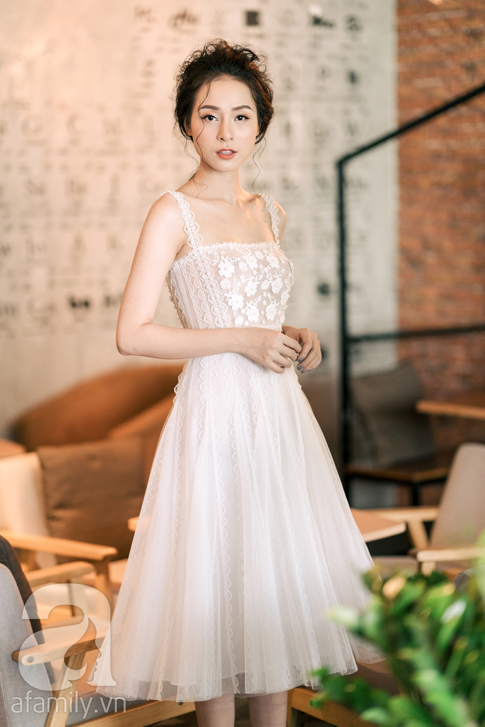 Chọn đồ ren thật chuẩn đi dự đám cưới để vừa thu hút, mà không nổi hơn cô dâu - Ảnh 12. Chọn đồ ren thật chuẩn đi dự đám cưới để vừa thu hút, mà không nổi hơn cô dâu - Ảnh 12.