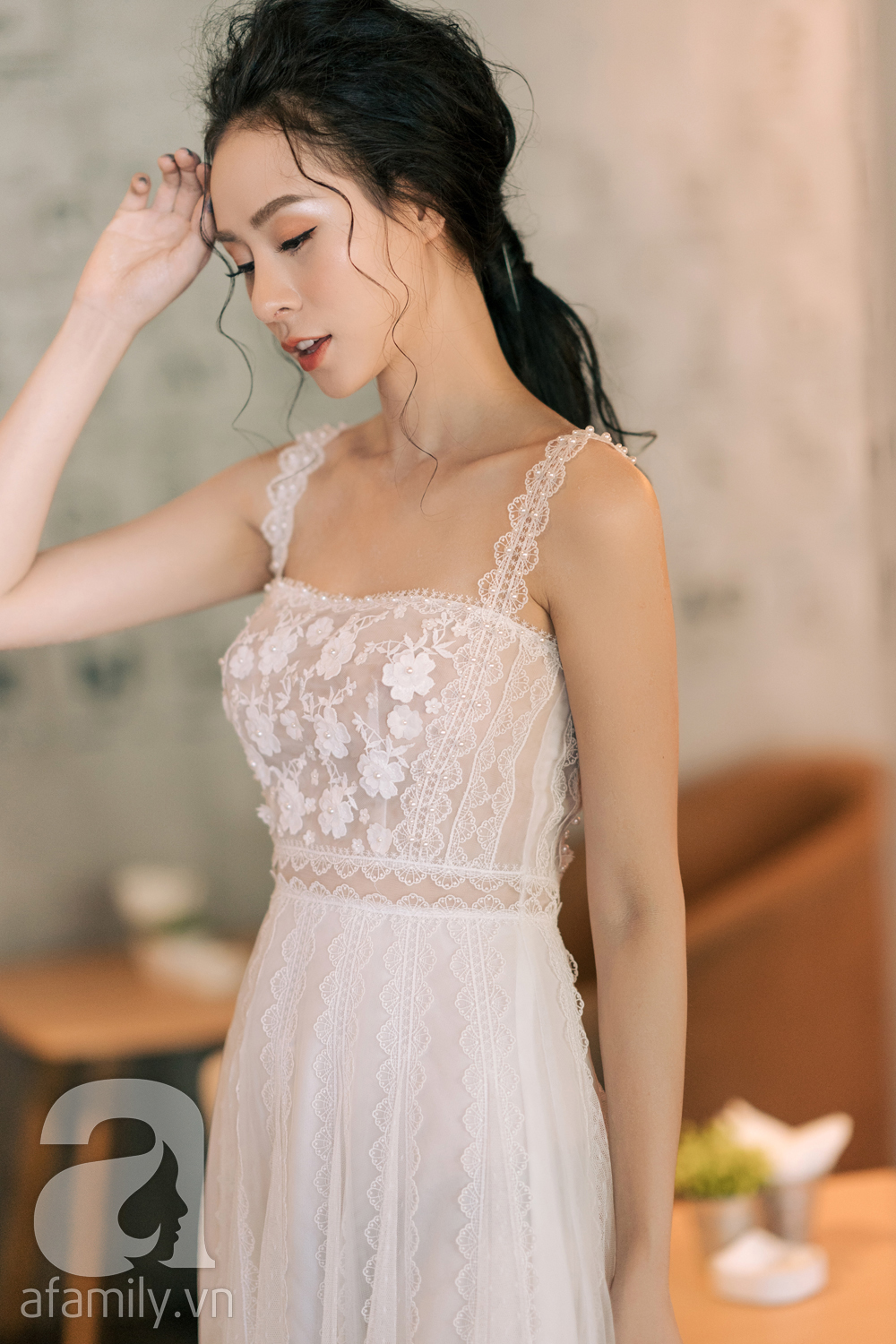 Chọn đồ ren thật chuẩn đi dự đám cưới để vừa thu hút, mà không nổi hơn cô dâu - Ảnh 13. Chọn đồ ren thật chuẩn đi dự đám cưới để vừa thu hút, mà không nổi hơn cô dâu - Ảnh 13.