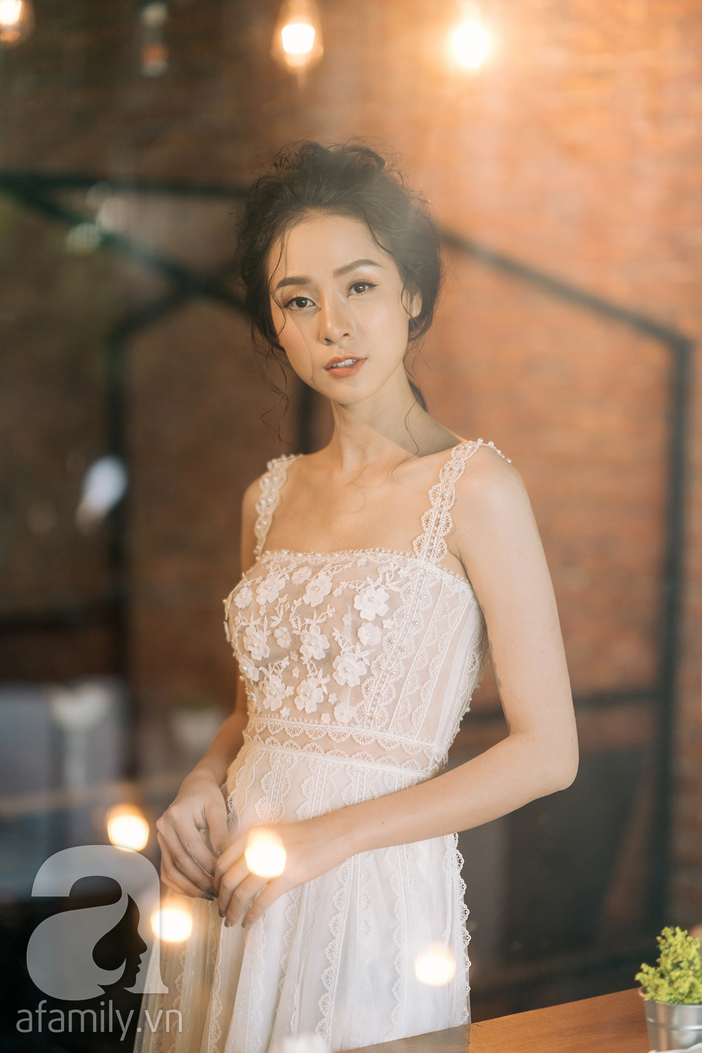 Chọn đồ ren thật chuẩn đi dự đám cưới để vừa thu hút, mà không nổi hơn cô dâu - Ảnh 14. Chọn đồ ren thật chuẩn đi dự đám cưới để vừa thu hút, mà không nổi hơn cô dâu - Ảnh 14.