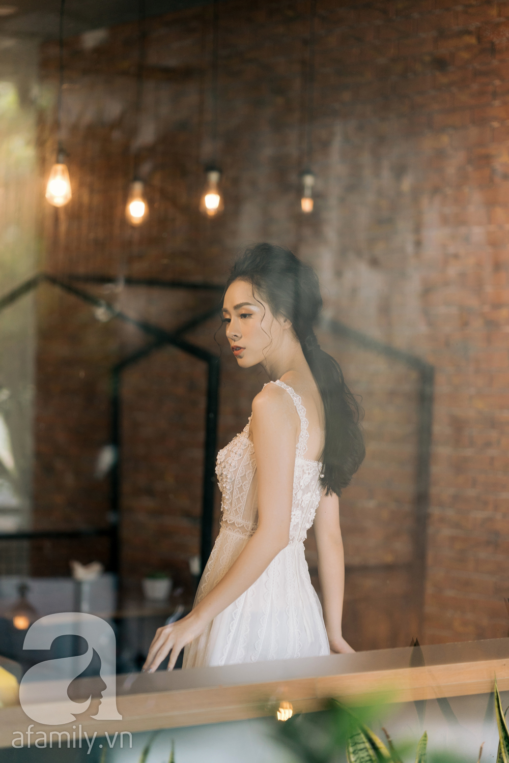 Chọn đồ ren thật chuẩn đi dự đám cưới để vừa thu hút, mà không nổi hơn cô dâu - Ảnh 15. Chọn đồ ren thật chuẩn đi dự đám cưới để vừa thu hút, mà không nổi hơn cô dâu - Ảnh 15.