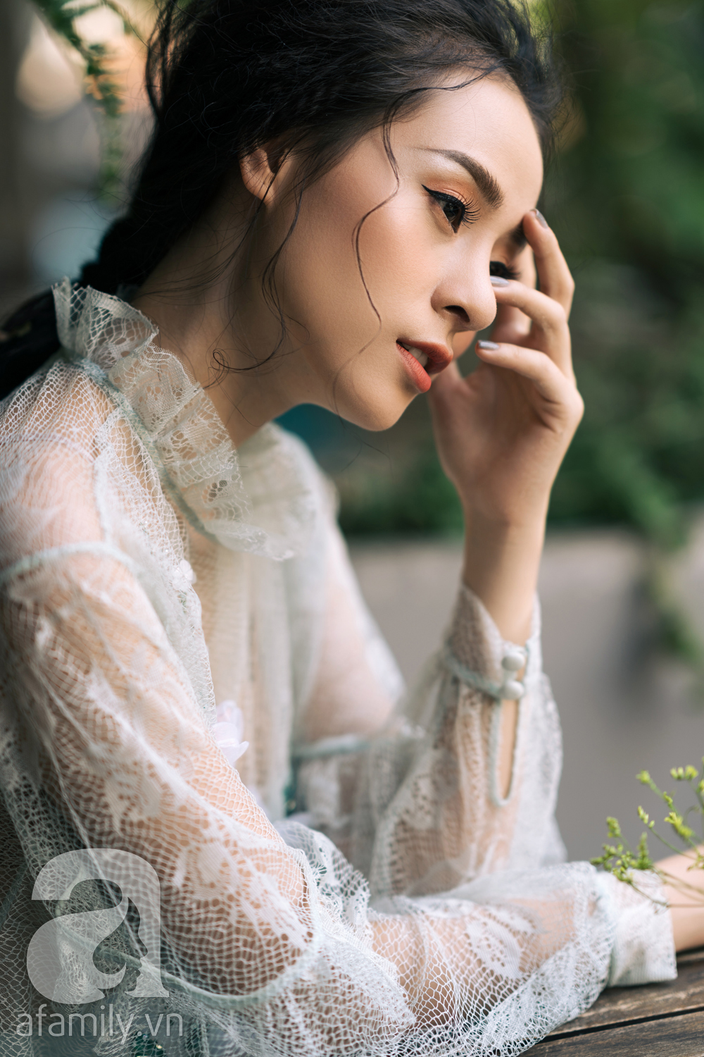 Chọn đồ ren thật chuẩn đi dự đám cưới để vừa thu hút, mà không nổi hơn cô dâu - Ảnh 22. Chọn đồ ren thật chuẩn đi dự đám cưới để vừa thu hút, mà không nổi hơn cô dâu - Ảnh 22.