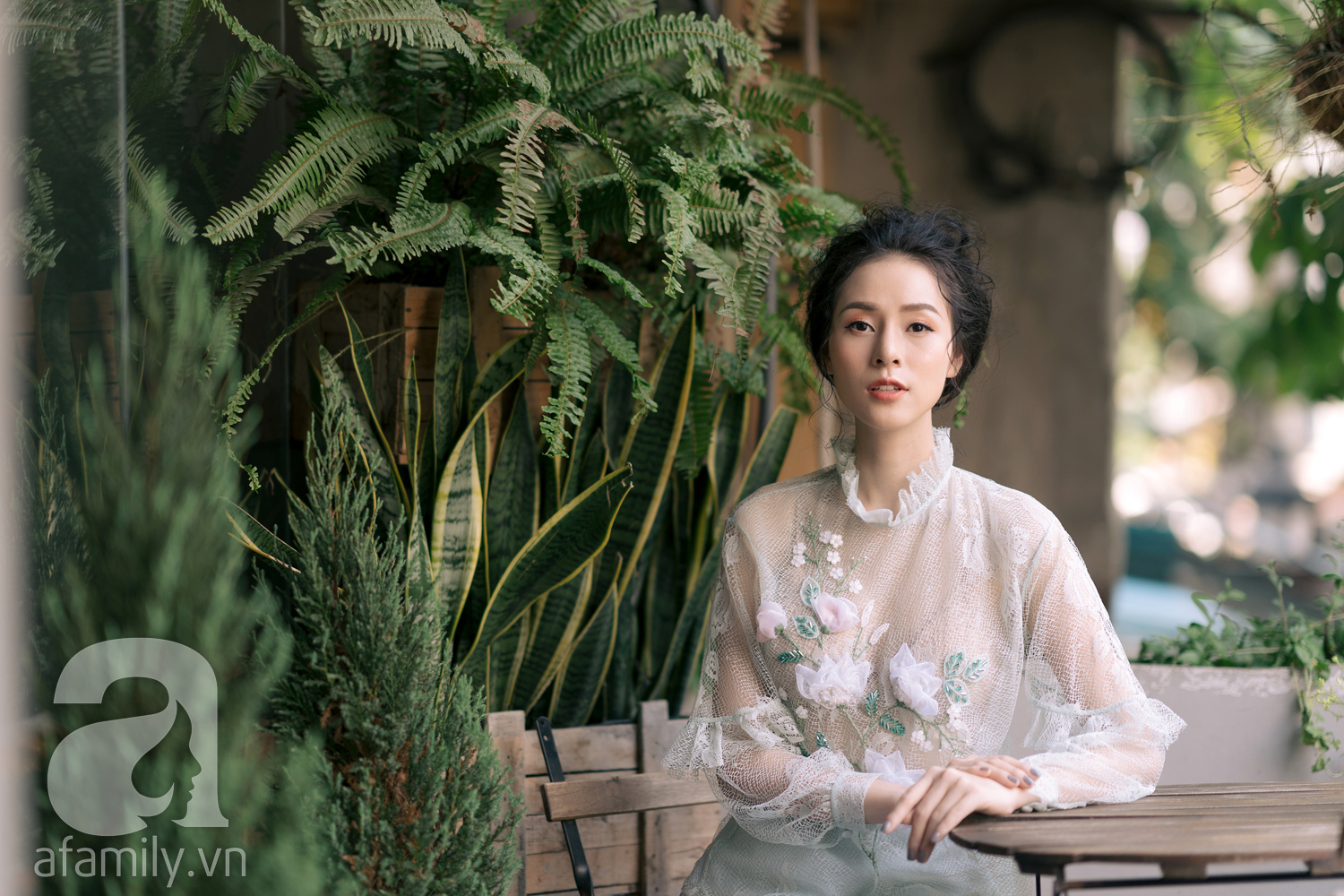 Chọn đồ ren thật chuẩn đi dự đám cưới để vừa thu hút, mà không nổi hơn cô dâu - Ảnh 24. Chọn đồ ren thật chuẩn đi dự đám cưới để vừa thu hút, mà không nổi hơn cô dâu - Ảnh 24.